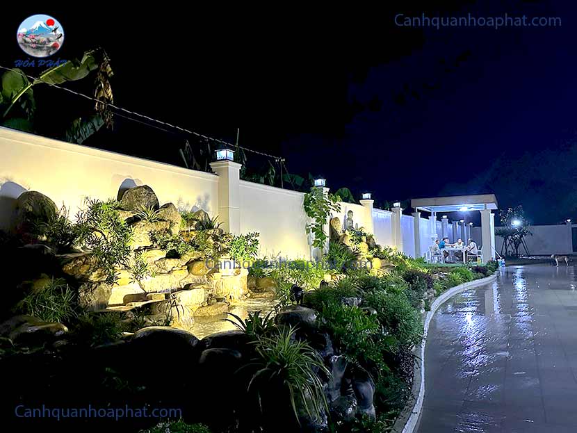 trang trí cây xung quanh chuẩn bị hoàn thành công trình hồ 40 khối tại Đồng Nai