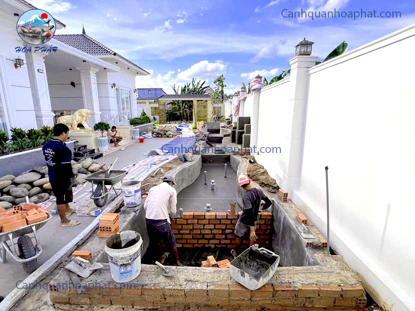 đổ bê tông thành hồ cá koi suối 40 khối đồng nai hòa phát