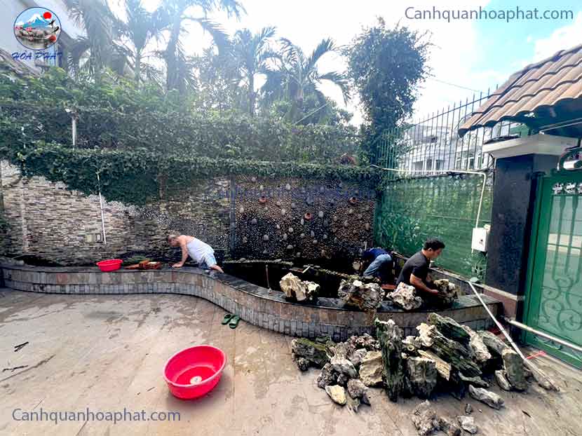 Dỡ phần hòn non bộ cũ 