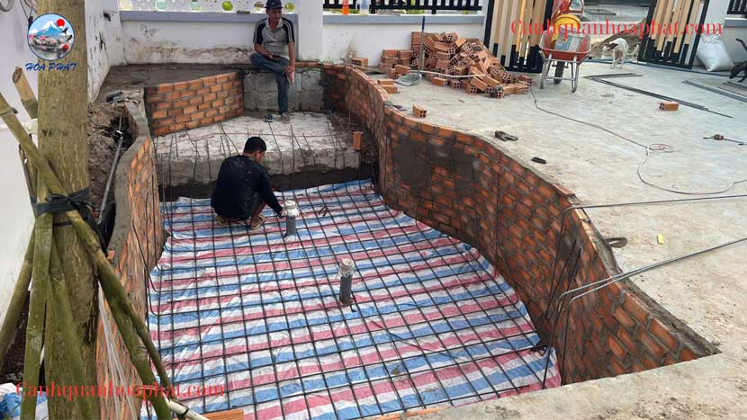 quá trình đan sắt xây thành hồ cảnh quan hòa phát