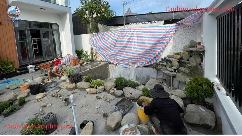 trang trí cây xung quanh hồ- quá trình thi công của cảnh quan hòa phát