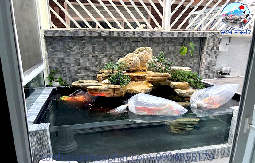 hồ cá kính hiện đại tối giản