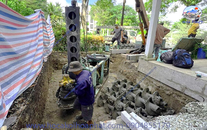 ép cọc chống lún trong quá trình thi công hồ cá koi - cảnh quan hòa phát