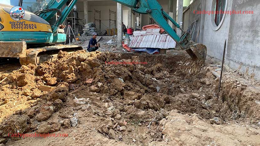 hướng dẫn xe múc múc đúng hình dáng hồ cá và chuẩn độ sâu của hồ