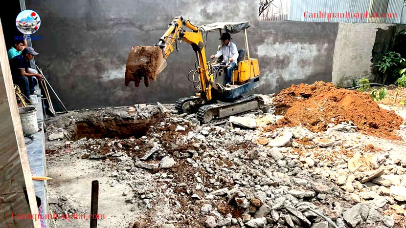 khởi công, đào hồ bằng máy xúc