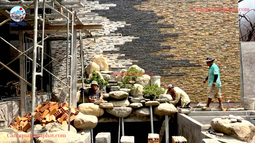 chỉnh hình dán ở những góc nhỏ, trồng cây trên thác tạo nét tự nhiên