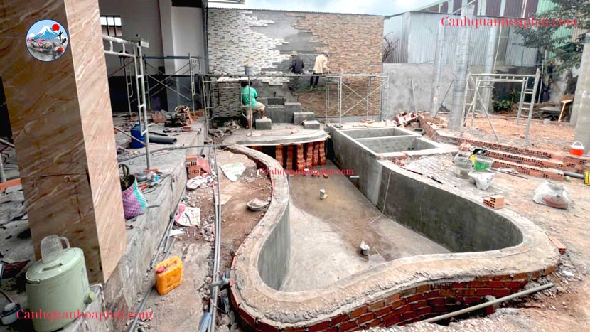 đổ bê tông thành hồ và dán đá chẻ dán tường