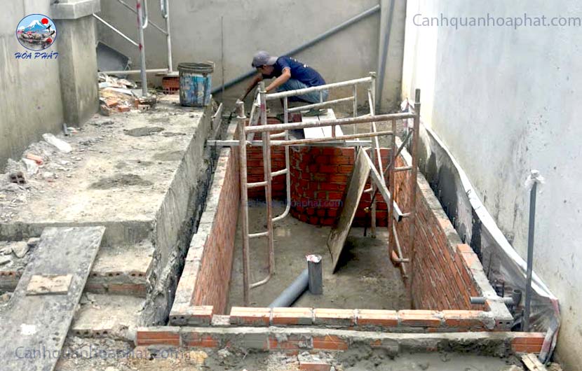 Xây dựng kết cấu hồ cá Koi bằng bê tông đi ống và xây gạch thành hồ