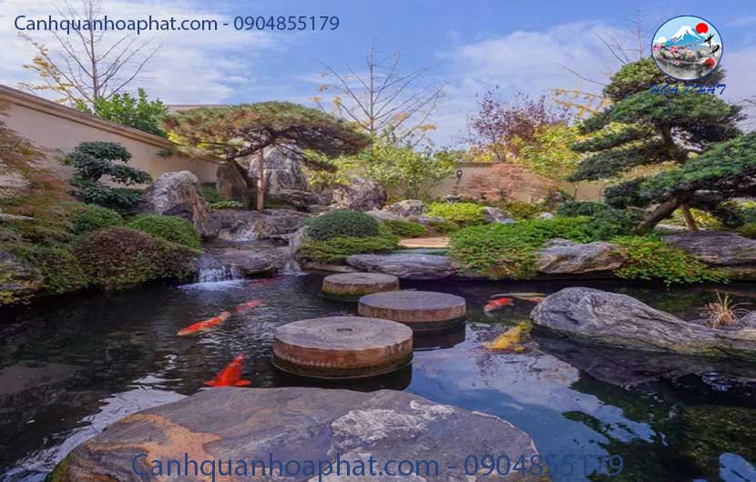 Top mẫu hồ cá Koi đẹp cho sân vườn 2025